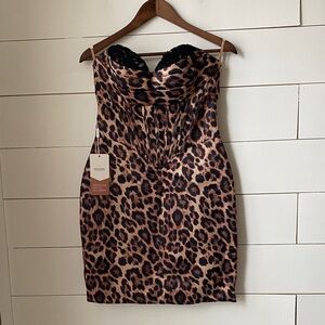 Elegant Strapless Leopard Dress